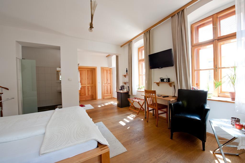 Schreiners Essen Und Wohnen Hotel Viena Habitación foto