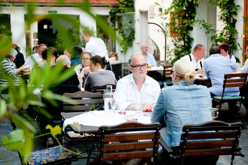 Schreiners Essen Und Wohnen Hotel Viena Exterior foto